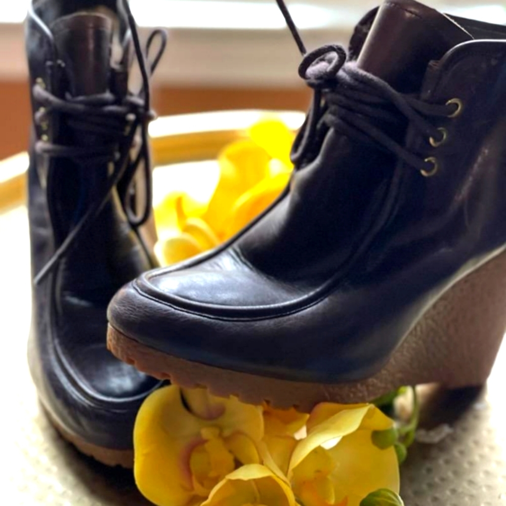 Women's leather boots
